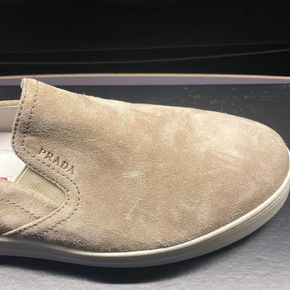 Ladies Prada suede loafer with rubber sole - Picture 3 of 7